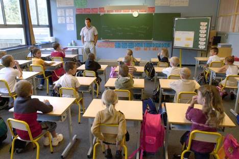 Alors que 12 millions d��l�ves, parents d��l�ves et professeurs sont en effervescence pour la rentr�e scolaire, le ministre de l��ducation nationale se fait plus que discret sur la pl�thore de r�formes annonc�es avant l��t�.