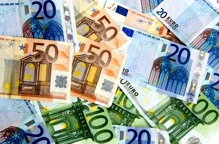 CFTC DGFiP 62 : on reconnaît l'arbre à ses fruits ..Le bon sens veut que l’on juge un arbre à ses fruits. Si, fin 2009, la CFTC a soutenu – du moins dans son principe – l’initiative du président de la République de lancer un grand emprunt pour relancer l’économie française mise à mal par une crise financière sans précédent, elle avait toutefois émis quelques réserves notamment concernant l’efficacité des décisions arrêtées pour relancer l’emploi...