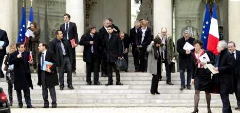 L�objectif de la CFTC lors de ce sommet �tait de s�assurer que les mesures d�battues ne conduisent pas au final � une d�t�rioration du pouvoir d�achat des m�nages. Pour la CFTC, cette rencontre �tait �galement l�occasion d�annoncer ses propositions, d�entendre celles de ses partenaires, d�en d�battre afin de restaurer la confiance, �l�ment moteur d�une sortie de crise. A l�issue de ce sommet, la CFTC se r�jouit de certaines mesures et s�oppose � d�autres.