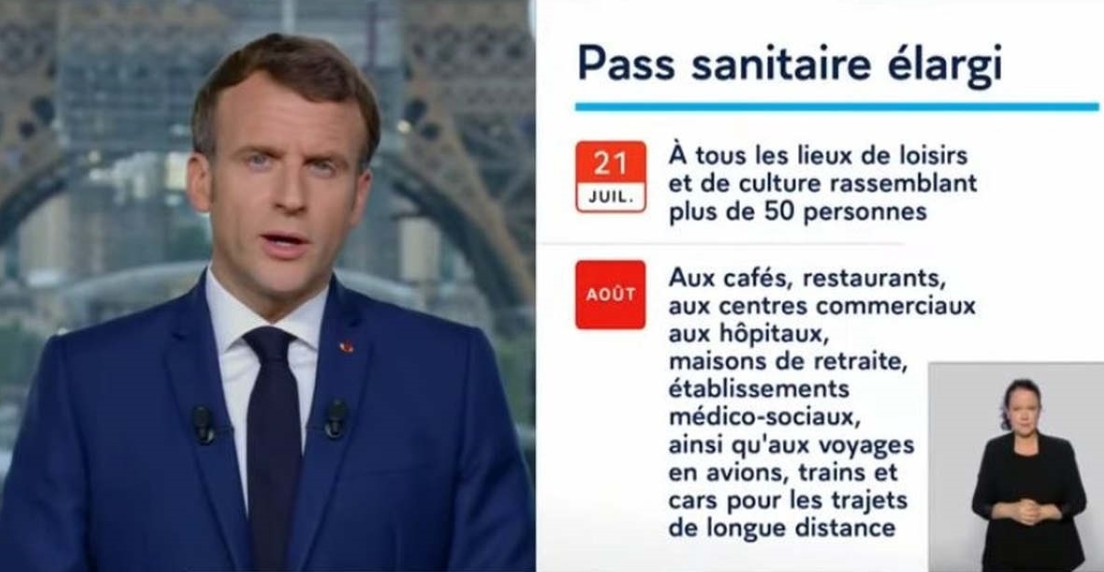 Le chef de l'État ne l'a pas caché : en étendant le port du pass sanitaire à de nombreuses activités de loisirs, pour le train et l'avion, l'exécutif souhaite inciter tous les Français à se faire vacciner dès que possible.